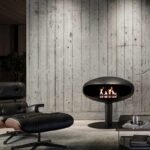 The Iconic Pedestal de nuit, flammes visibles et ambiance chaleureuse