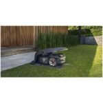 Vue latérale abris station charge HUSQVARNA 435/535 X AWD - capot rabattable et trappe câbles