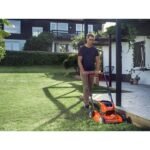 Tondeuse LB146i Husqvarna en action sur gazon mulching pour pelouse plus saine