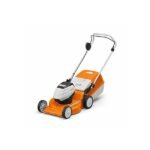 Détail lame et carter acier RMA 248.0 STIHL pour durabilité et performance