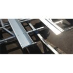 Vue latérale remorque Norauto PM2 avec protections latérales pare-cycliste