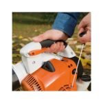 Souffleur BG56 STIHL profil poignée ergonomique et commandes à une main