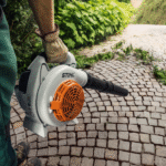 Vue latérale du souffleur BG86 STIHL montrant la poignée anti‑vibrations et la buse