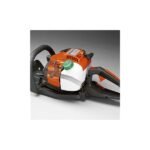 Taille-haies 122HD60 Husqvarna lame et protège-lame en usage