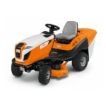 Détail latéral du RT5097.1 STIHL avec bac de ramassage 250 L