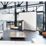 Poêle Giulia Evo 7kW couleur anthracite installé dans un salon