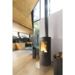 Poêle à bois Altara anthracite détail vitre propre et poignée ergonomique