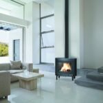 Poêle Kaori 9 kW profil arrière montrant le départ des fumées et la finition anthracite