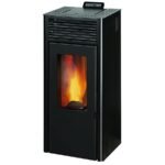 Poêle à granulés Nola 10 noir vue de face, 3-9,5 kW, réservoir 16,5 kg